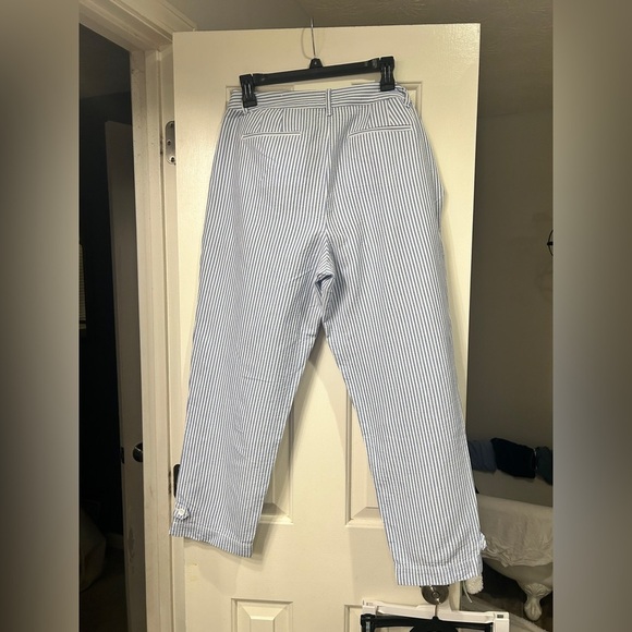 Talbots 100% Cotton Blue Seersucker “Perfect Crop” Pants - Picture 6 of 9